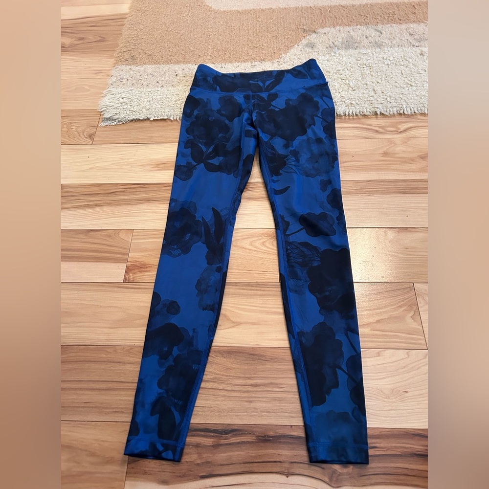 Elegant Navy Floral Leggings